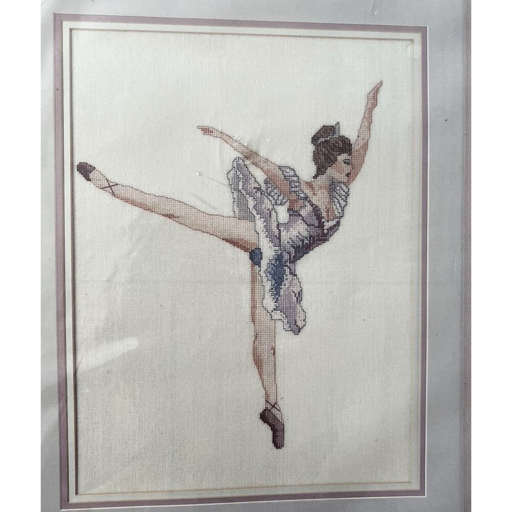 Ballerina Picture Linen to Cross Stitch Kit Candamar Designs 70049   12" x 16"